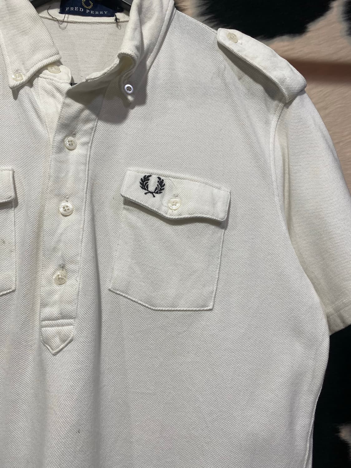 Fred Perry 견장 디테일 포켓 반팔 티셔츠 상품이미지3