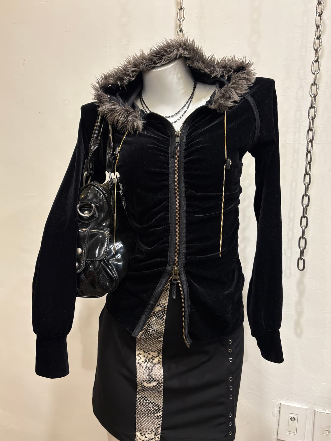 골드 체인 스트랩 벨벳 퍼 블랙 후드집업 y2k 펑크 갸루 상품이미지1