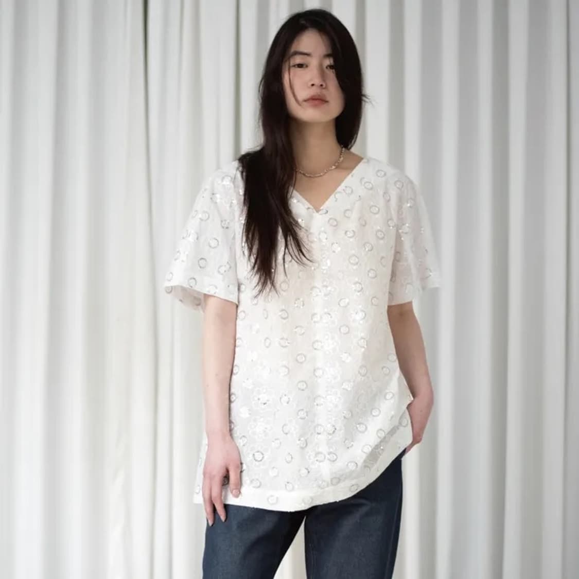 TEAK 티크 화이트 스팽글 블라우스 상품이미지1
