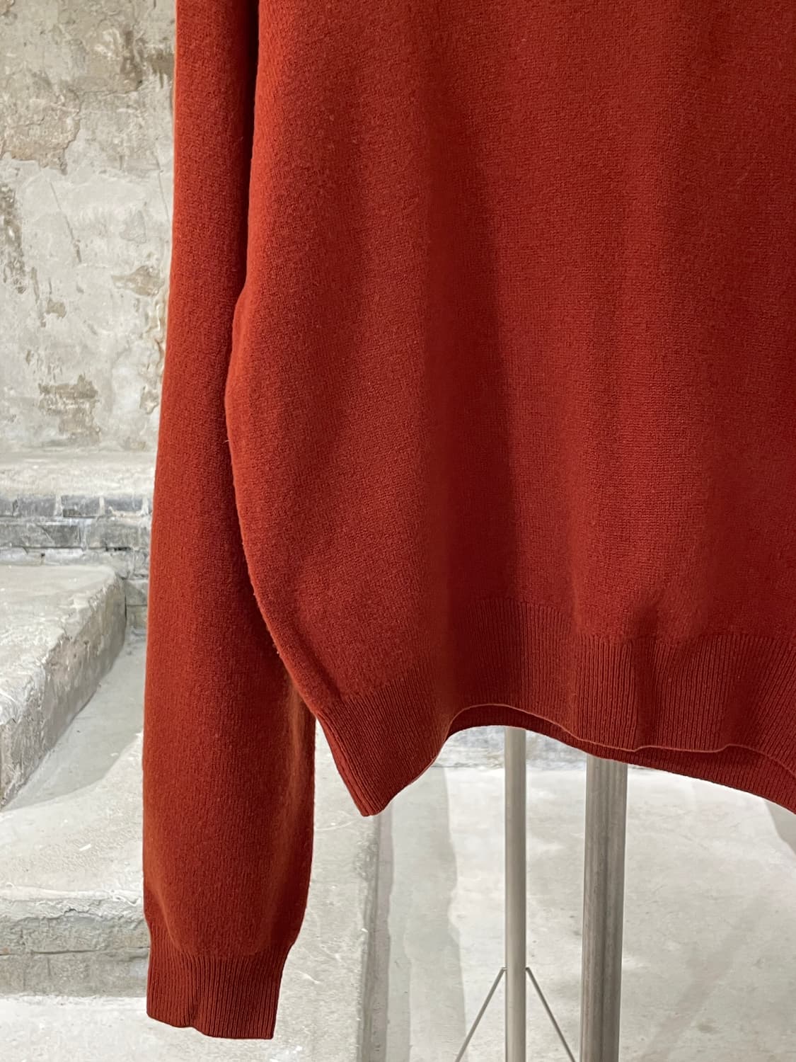 단톤 레디쉬 오렌지 로고 크루넥 니트 상품이미지4