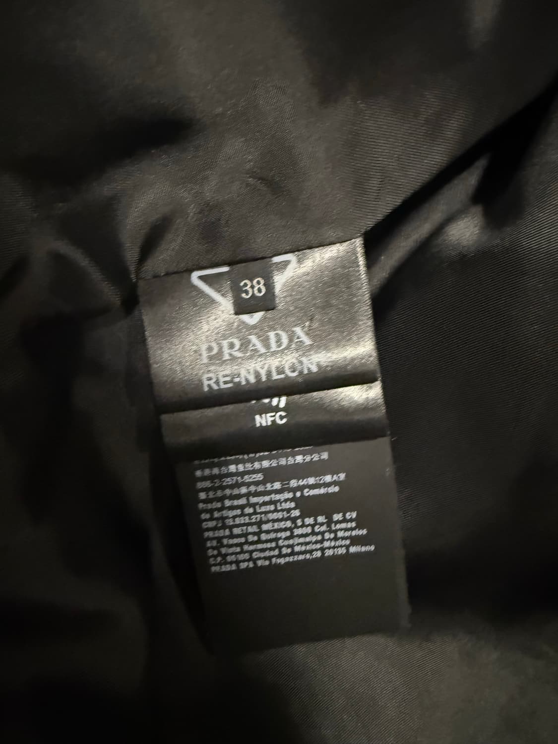 프라다 블랙 바람막이 상품이미지3