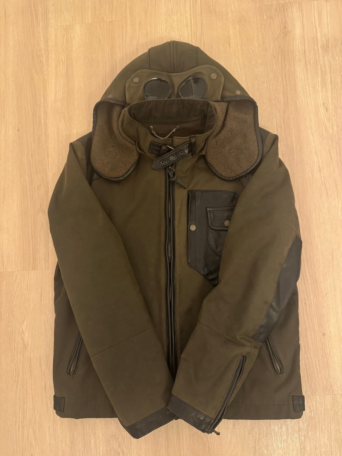 CP 컴퍼니 The British Millerain 캔버스 고글 왁스자켓 상품이미지1