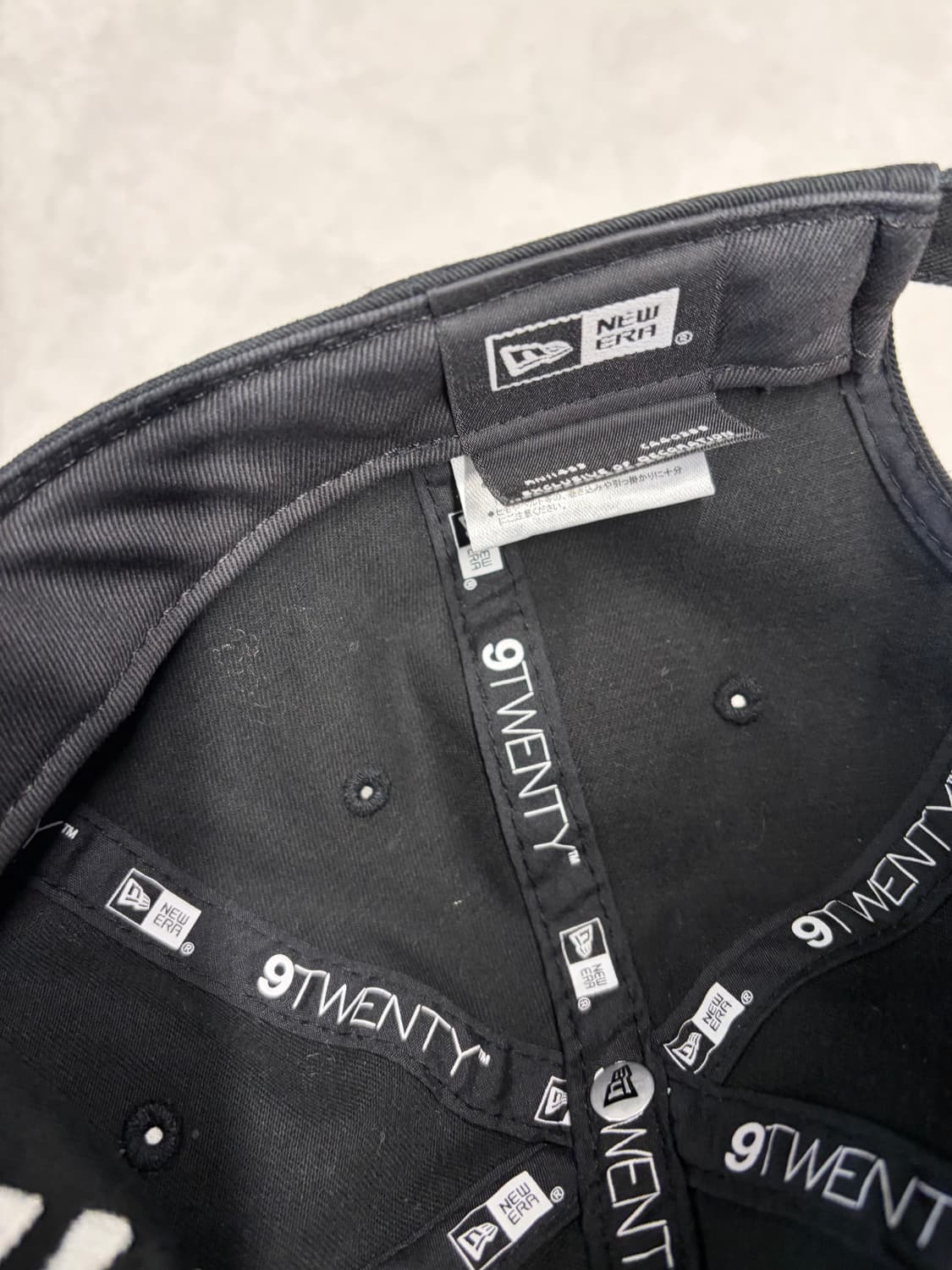 뉴에라 x MOMA 9twenty 볼캡 블랙 상품이미지5