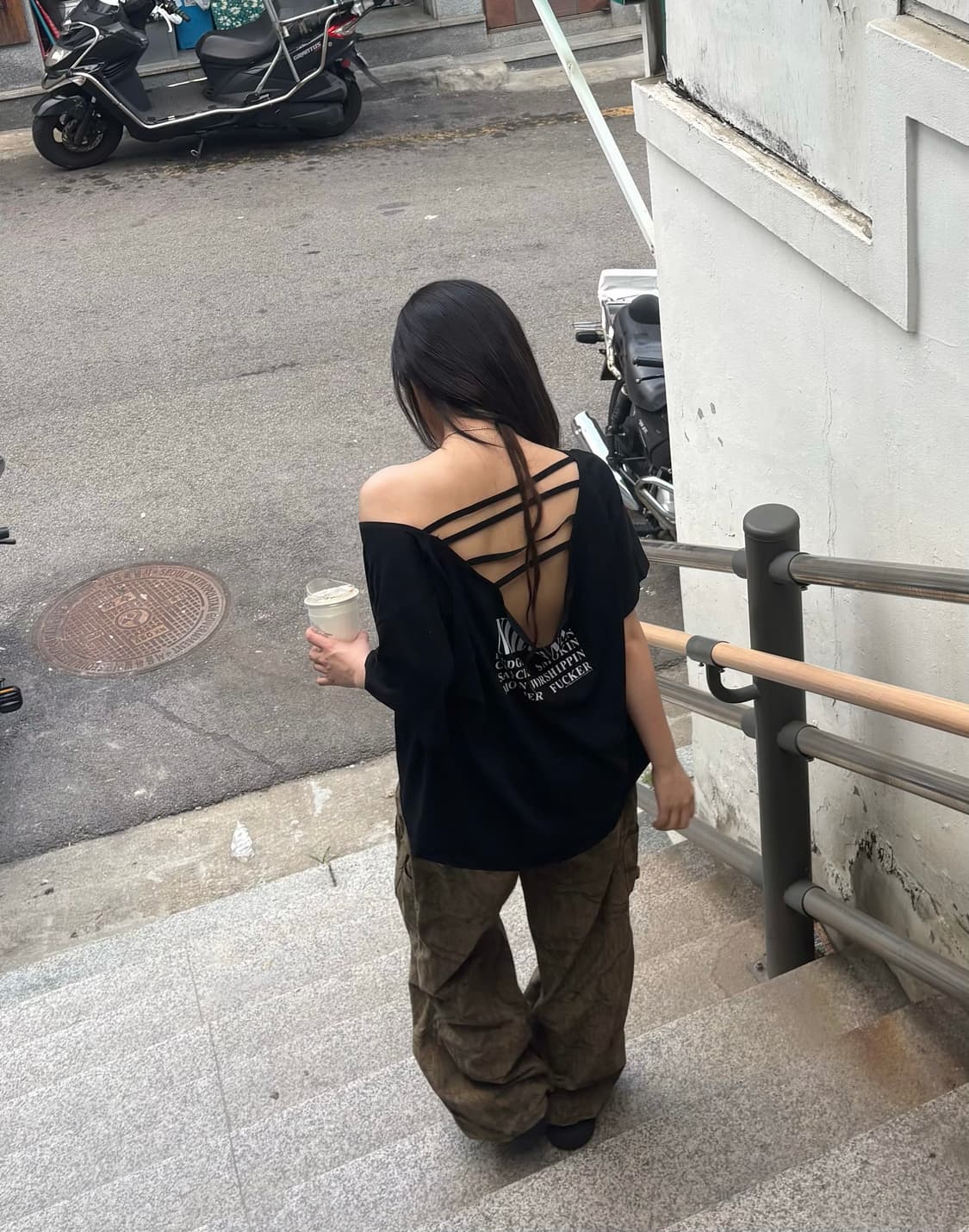 Nirvana One-Shoulder Back-Strap Tee 상품이미지1