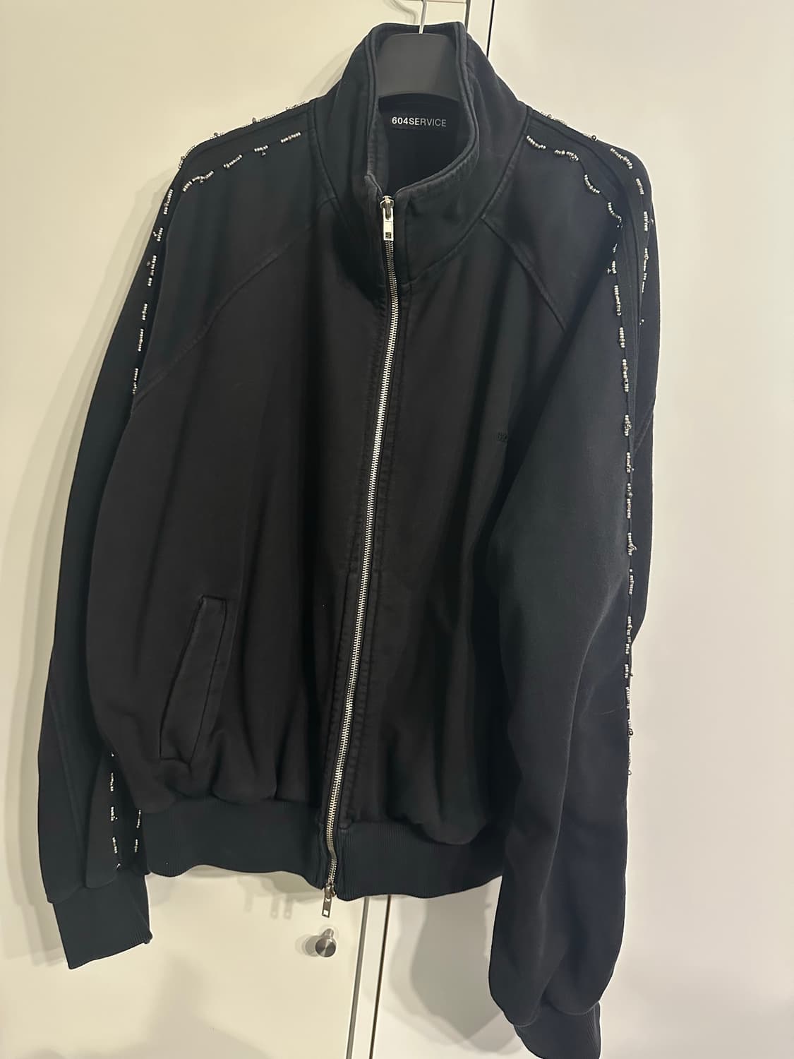 BEADED TRACK JACKET IN PIGMENT black 상품이미지4