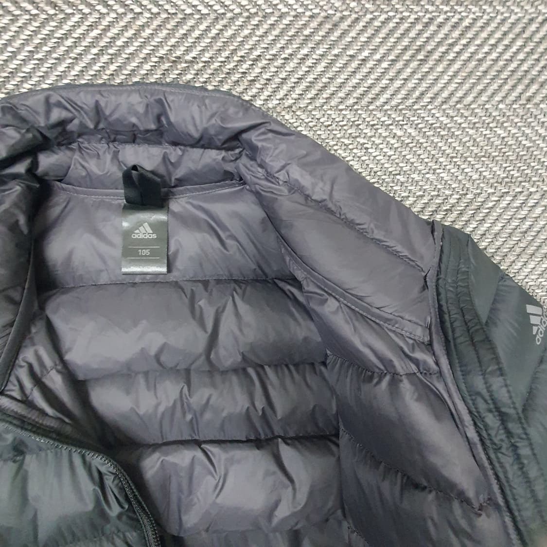 아디다스 오리털 경량패딩 남자105 상품이미지6