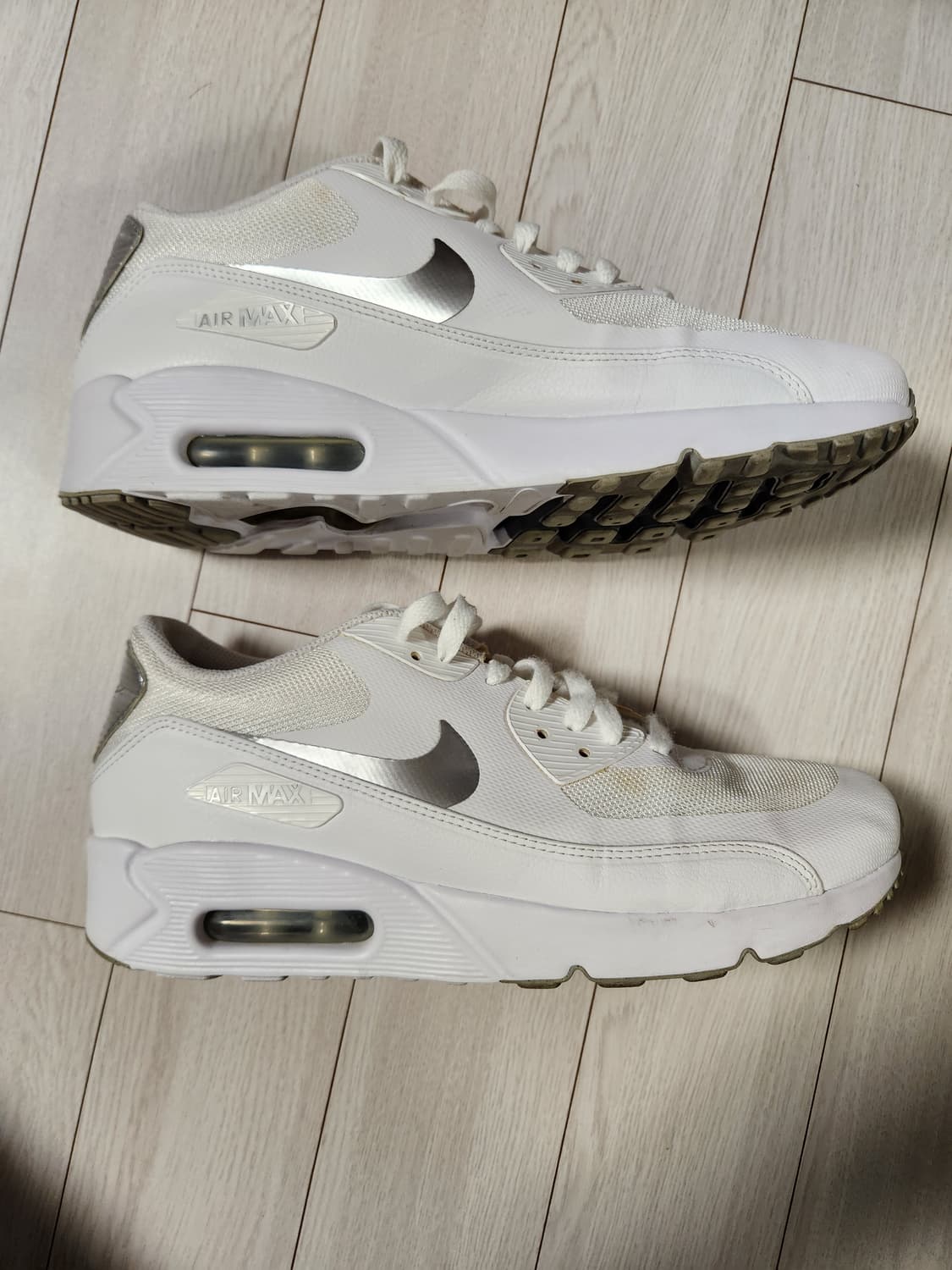 나이키 운동화 에어맥스 90 울트라 2.0 에센셜 러닝화 사이즈265

 상품이미지6