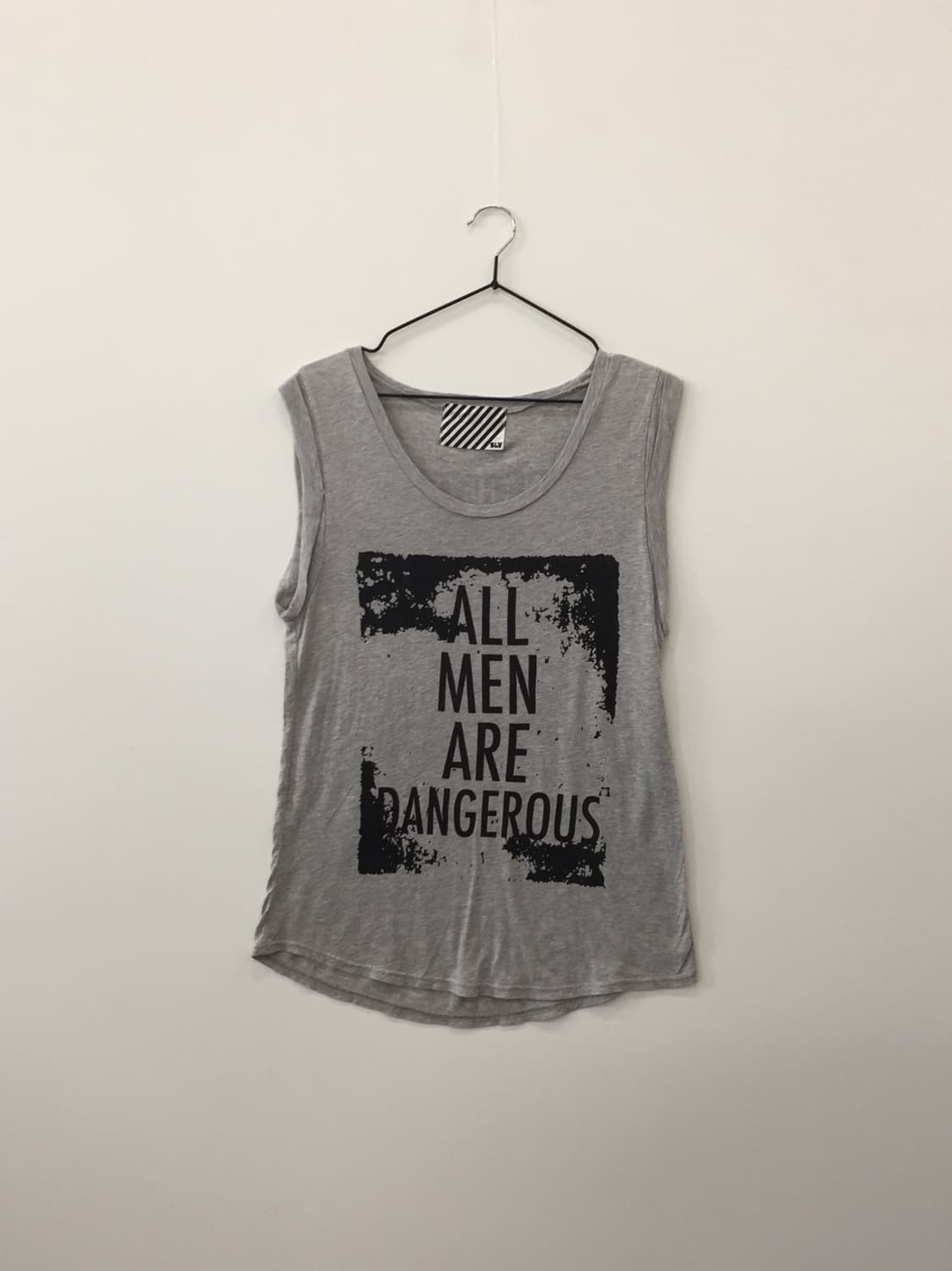 ‘SLY’ Gray Graphic Sleeveless Top 상품이미지4