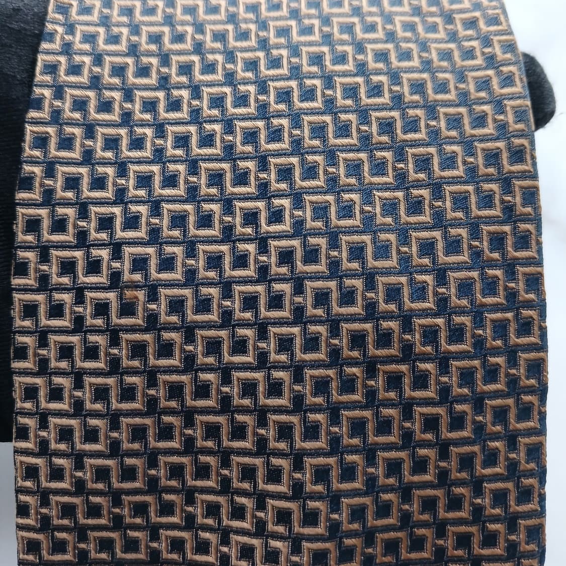 알테아 브라운 기하학 패턴 넥타이 9.1cm A+등급 A18580
 상품이미지5