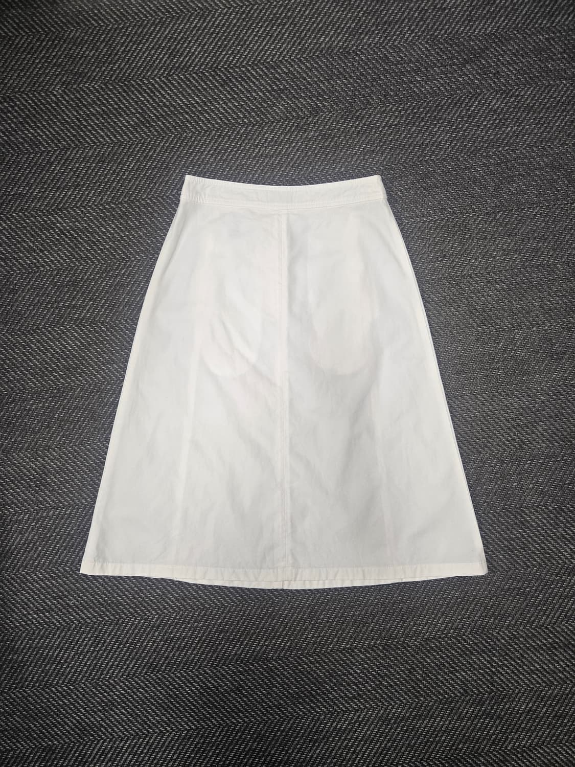 더바넷 화이트 금장 버튼 A라인 스커트 상품이미지2