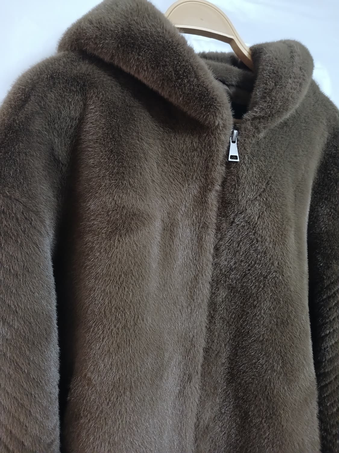 (M,95,66)LE TROIS 르투아 여성후드 퍼 숏자켓 브라운 상품이미지2