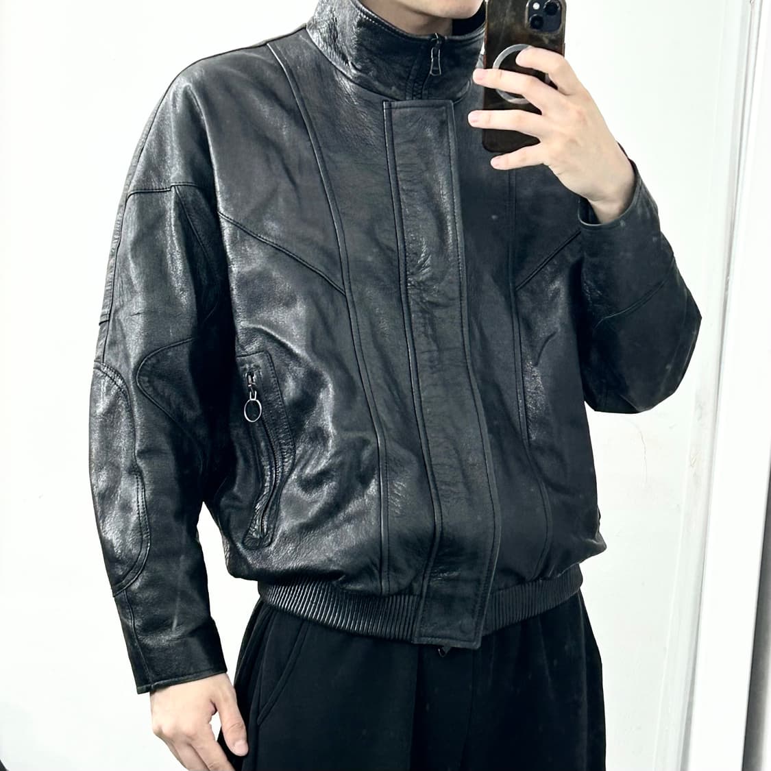 솔리드옴므 20FW 램스킨 하이넥 봄버 자켓 상품이미지4