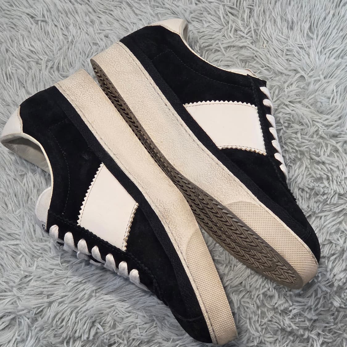 1a-1:톰 포드 블랙 & 화이트 스웨이드 레더 스니커즈(240mm)
 상품이미지6