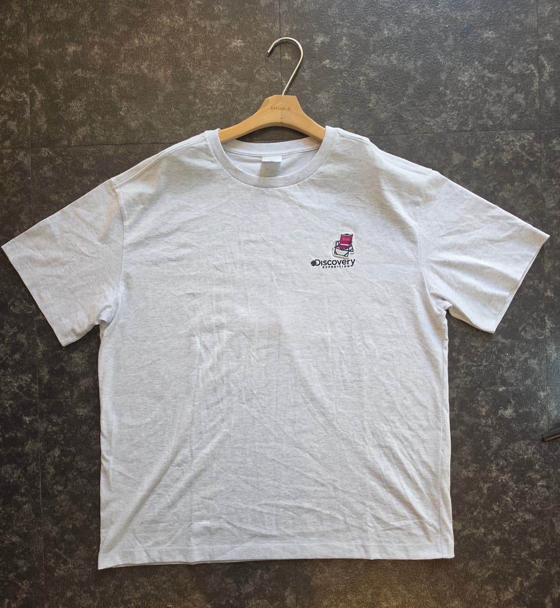 디스커버리 익스페디션 "피크닉등판" 회색 반팔티 XXL 상품이미지1