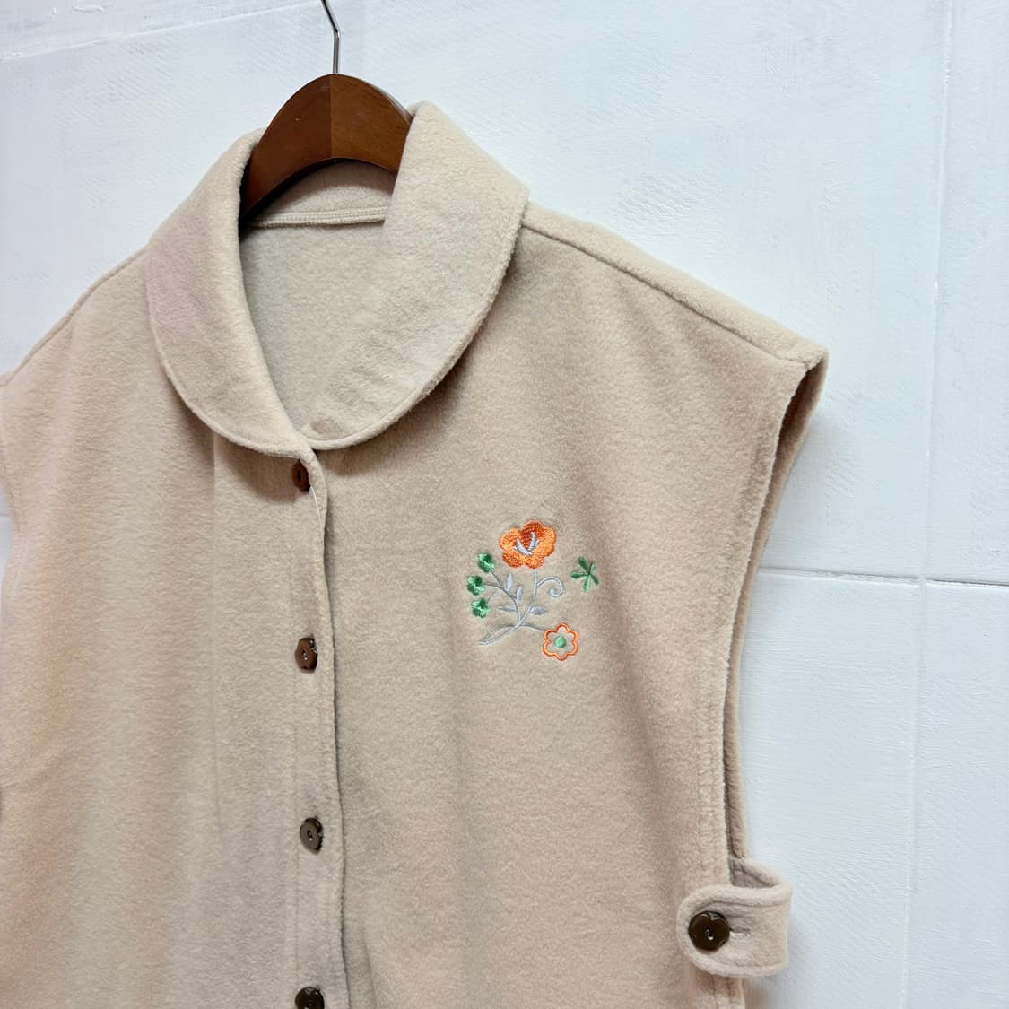 LIVETION 플리스 모리 자수 베스트 (새상품) 상품이미지2