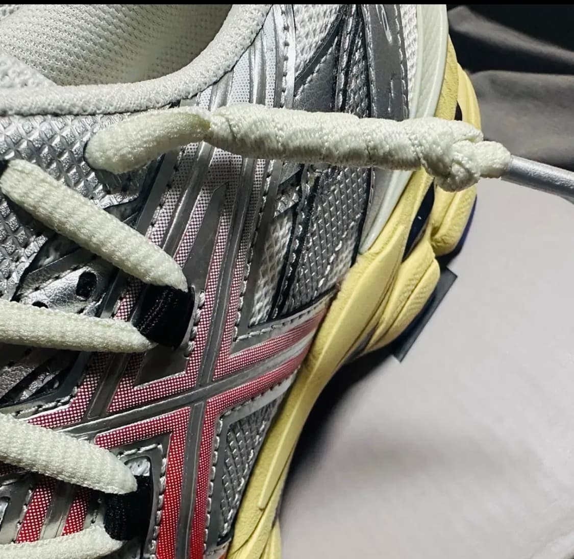 아식스 x 토가 젤 큐물러스 16 TG 화이트 레드 퓨어 실버 상품이미지10