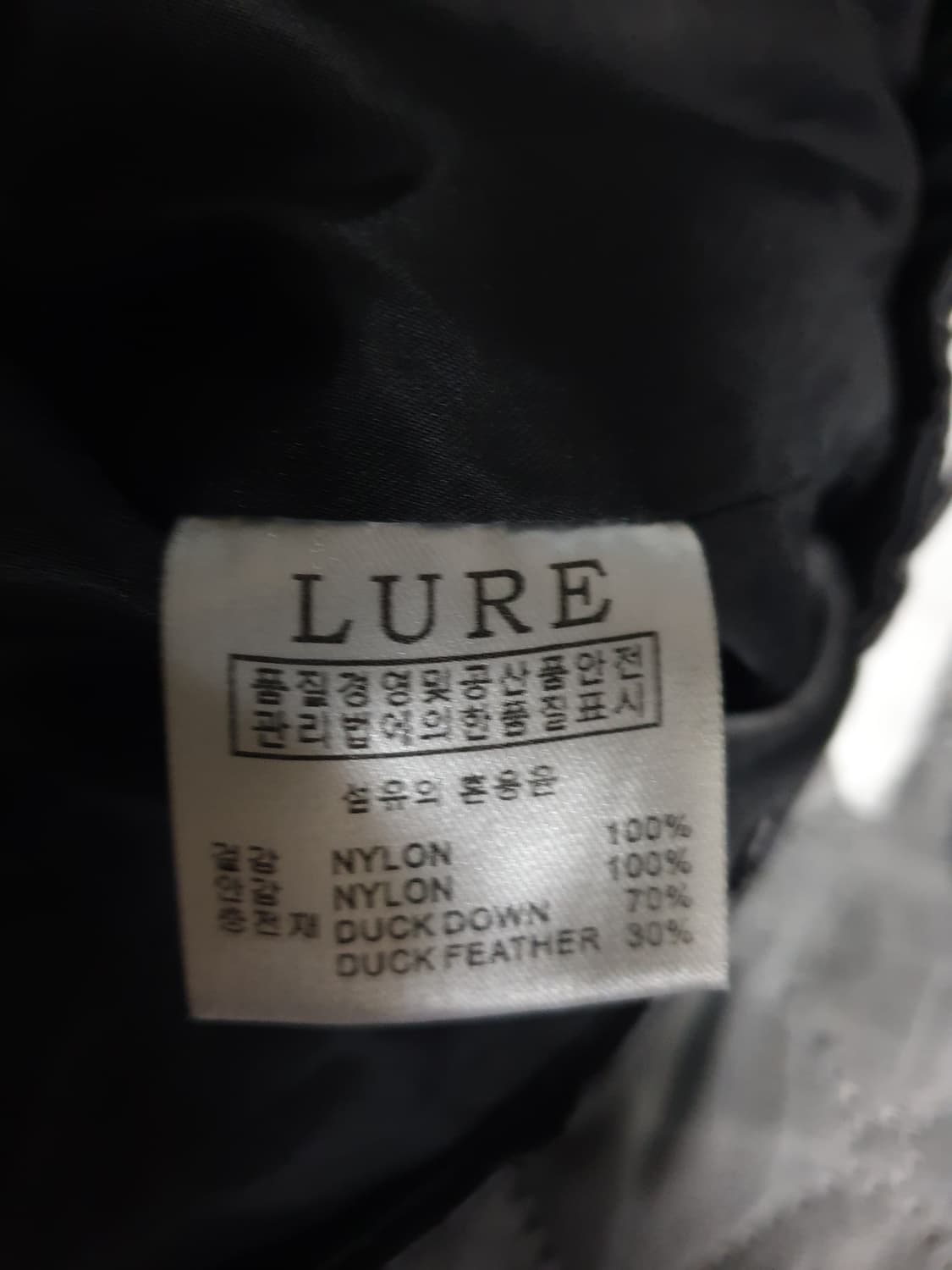 LURE 덕다운 나일론 유광 숏패딩 블랙 (F) 상품이미지4