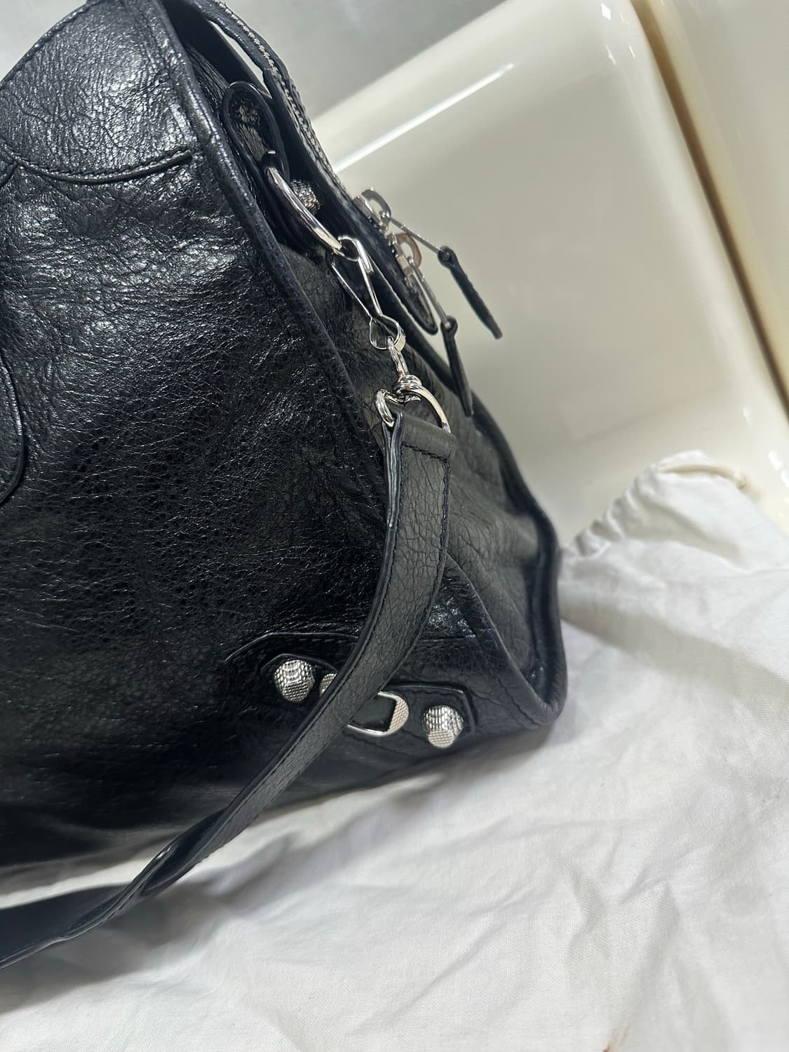 [A+ 정품] 발렌시아가 시티 모터백 미디움 블랙 상품이미지5