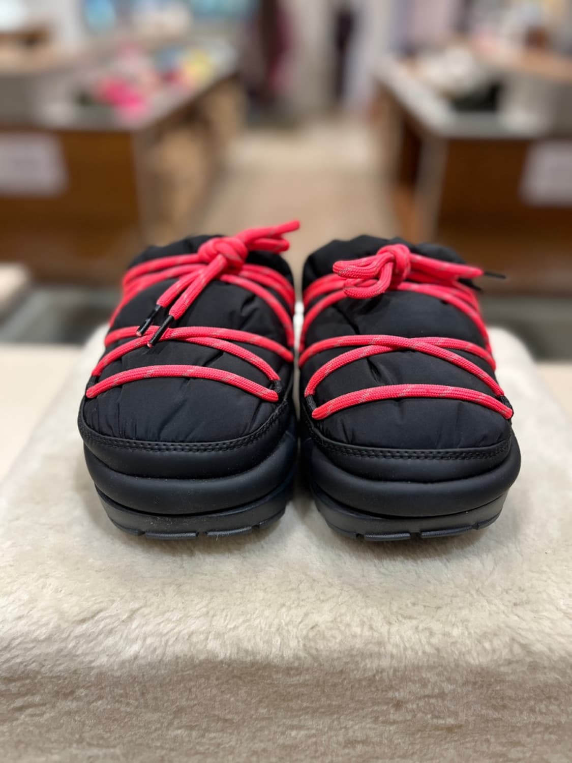 어그 스페이스슬라이더 패딩 슬리퍼 블랙 핑크 240 상품이미지2