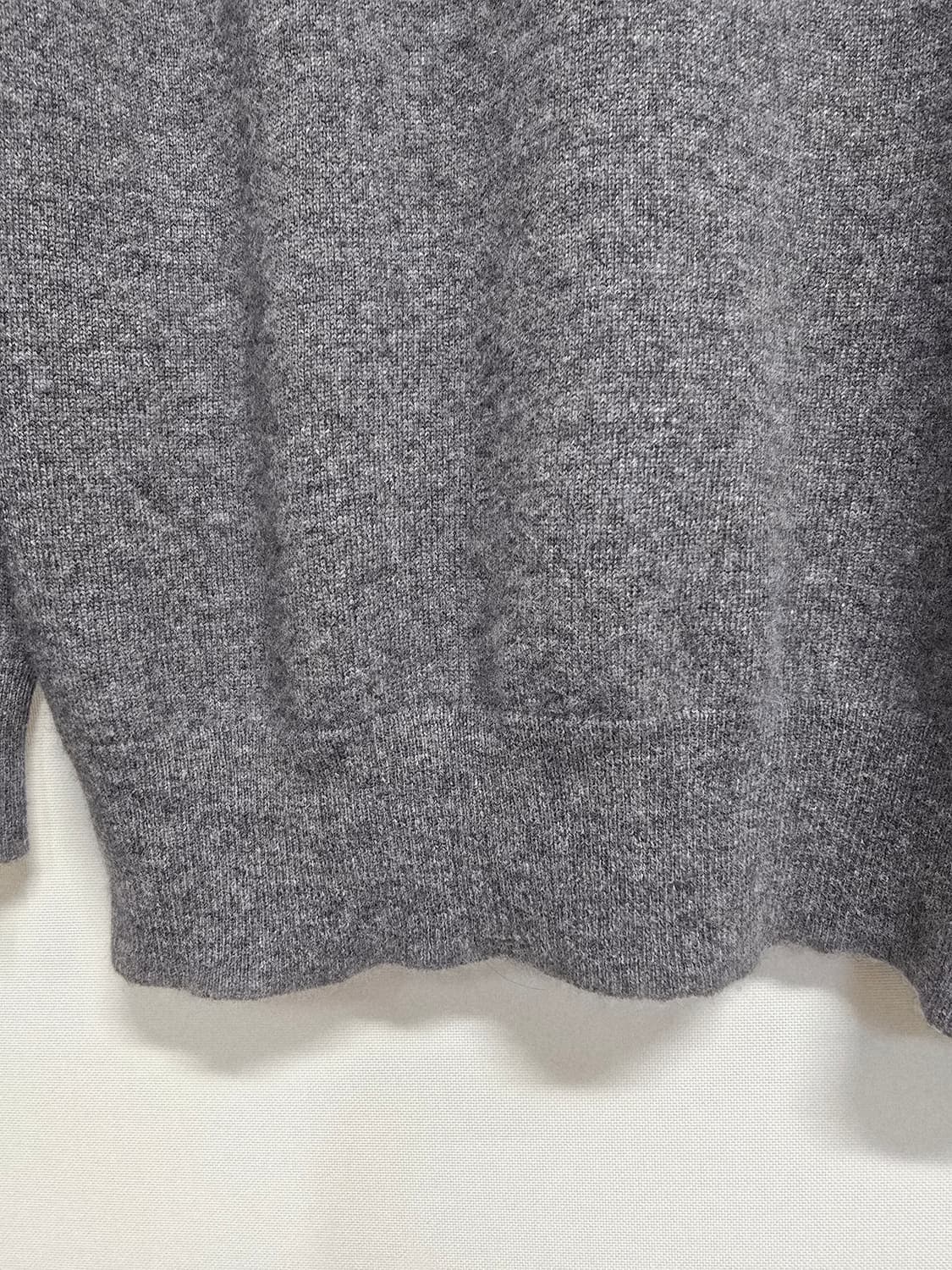 한섬 LISA YANG헬레나 캐시미어 100% 스웨터 (그라파이트) 상품이미지3