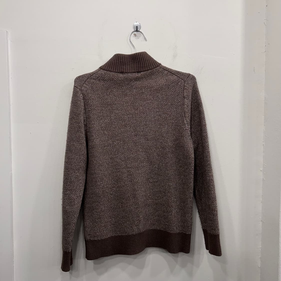 헤지스 스몰로고 울 부클 하이넥 니트 상품이미지5