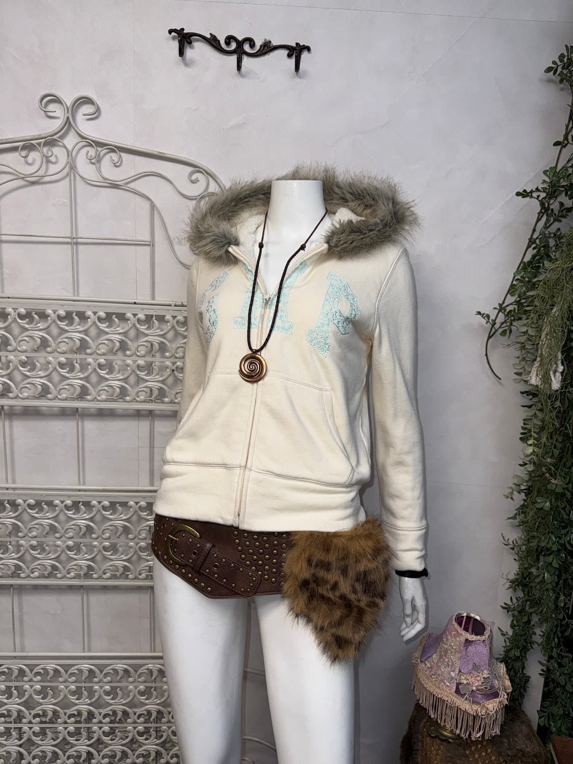 GAP white fur trimmed hood zipup  상품이미지4
