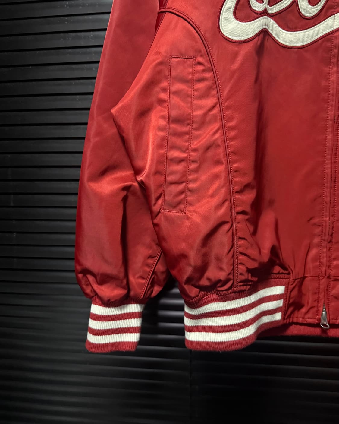 예스아이씨 yeseyesee 레드 버건디 하이넥 스타디움 야구 바시티점퍼 상품이미지5