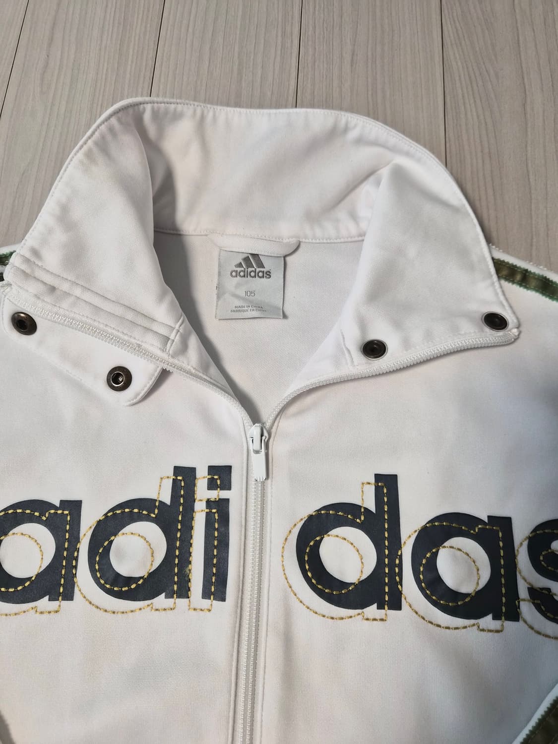 [정품] 아디다스 올드스쿨 빅로고 트랙탑 (화이트/카키) 상품이미지2