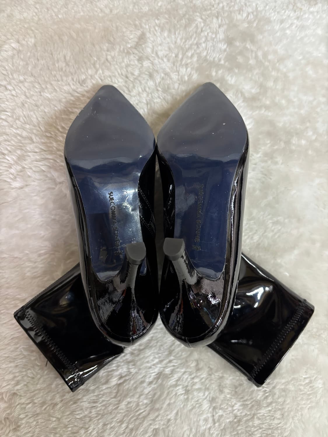 슈콤마보니(SUECOMMA BONNIE)스틸레토 에나멜 앵클부츠 상품이미지4