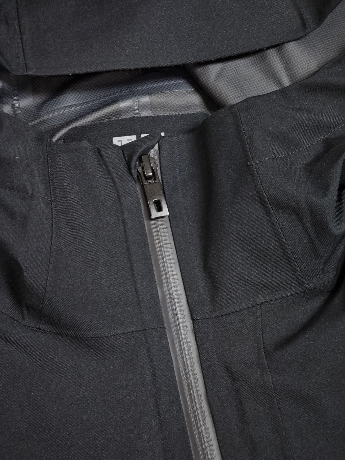 ​[XL] 유니클로 올블랙 블럭테크 기능성 하드쉘 파카 상품이미지4