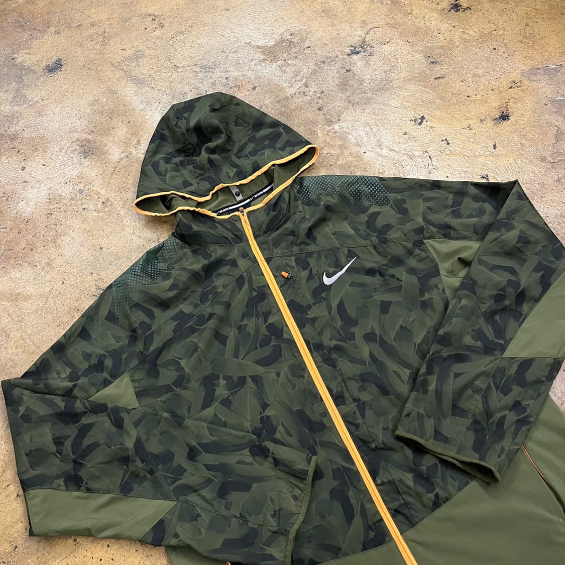 [정품/100,L] 나이키 러닝 카모 스카치 바람막이 후드집업 b15 상품이미지1