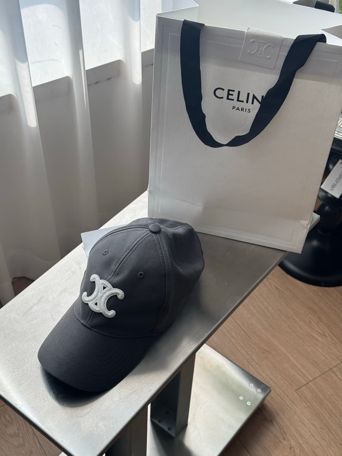 셀린느 트리옹프 베이스볼캡 그레이 L사이즈 / 2회착용 / 풀구성 상품이미지10