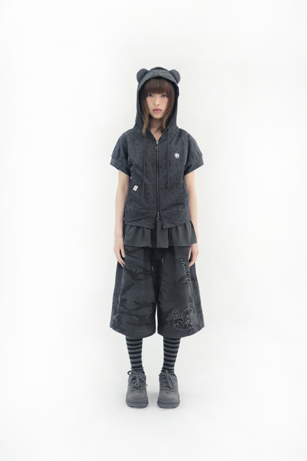 허그유어스킨 코리락쿠마 프린트 후드집업 차콜 상품이미지2