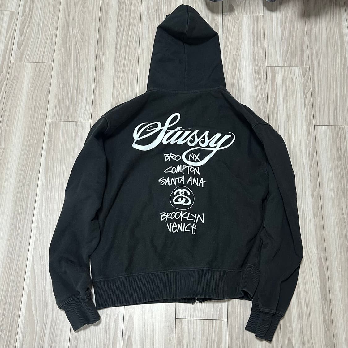 스투시 스포츠 멜튼 바시티 자켓 오트밀, 스투시 월드투어 후드 집업 블랙 상품이미지10