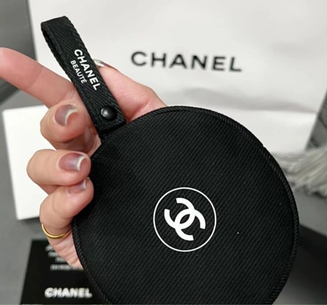 샤넬뷰티  블랙원형 미니파우치 동전지갑 스트랩 상품이미지3