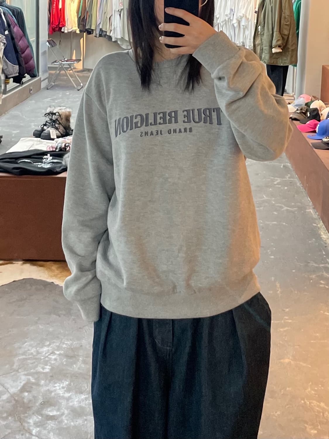 트루릴리전 미들로고 그레이 맨투맨 H1738 상품이미지1