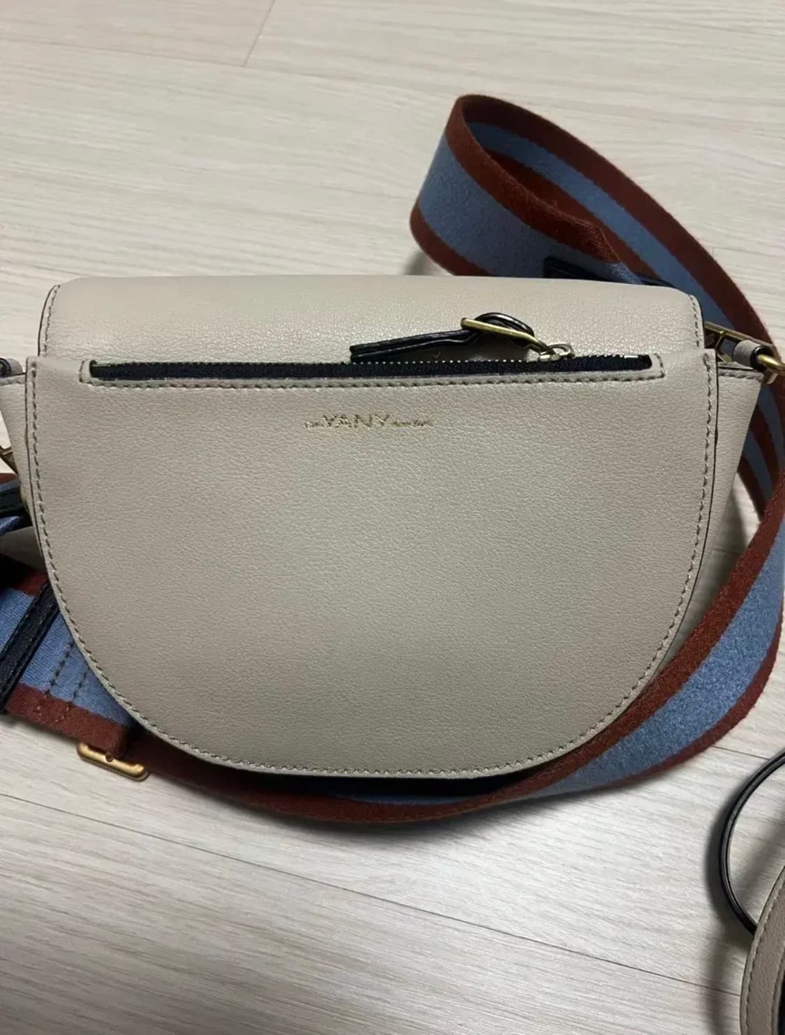 오야니 로티 새들 크로스바디 백 상품이미지4