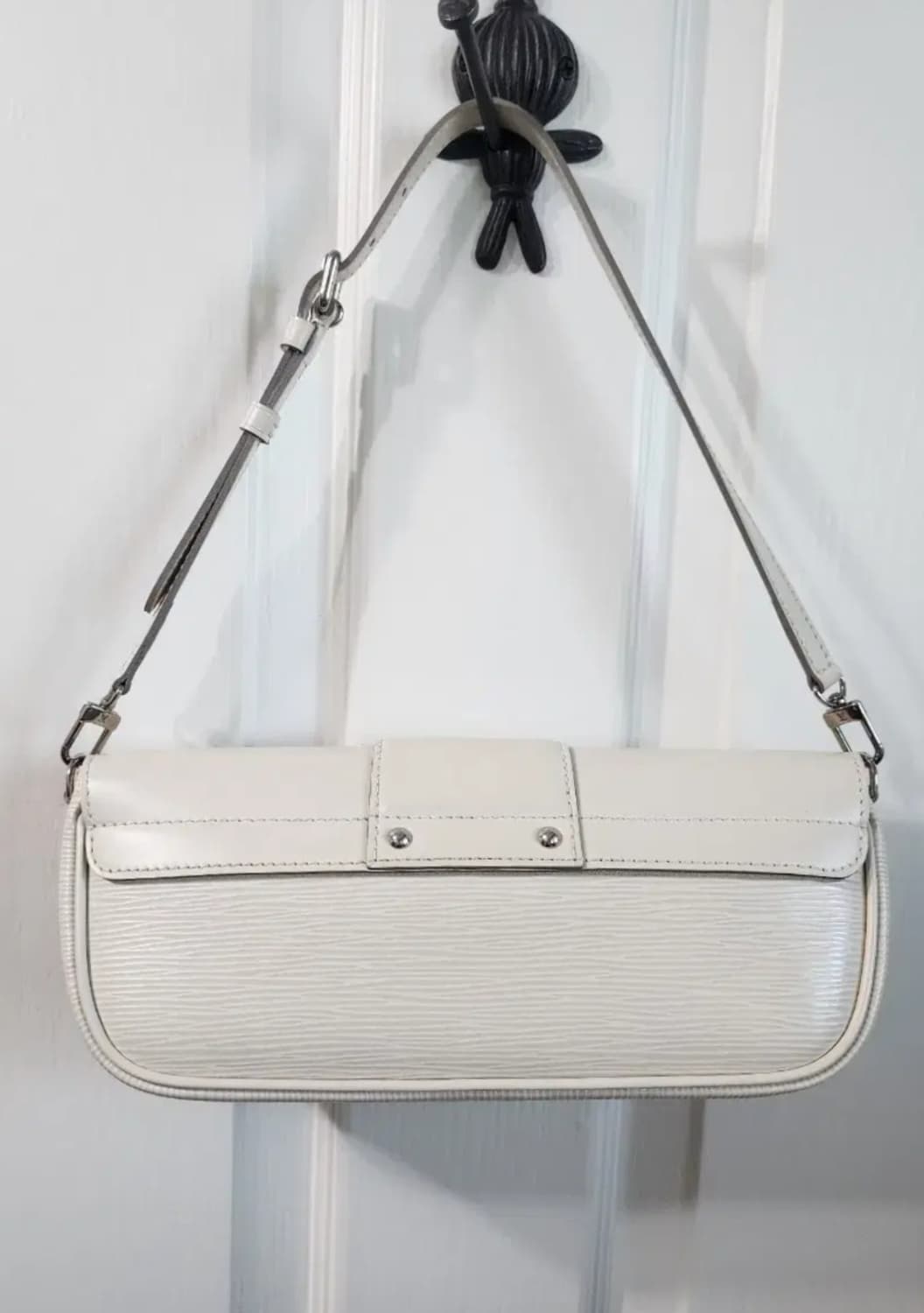 루이비통 에피 에삐 몽테뉴클러치 아이보리화이트 상품이미지2