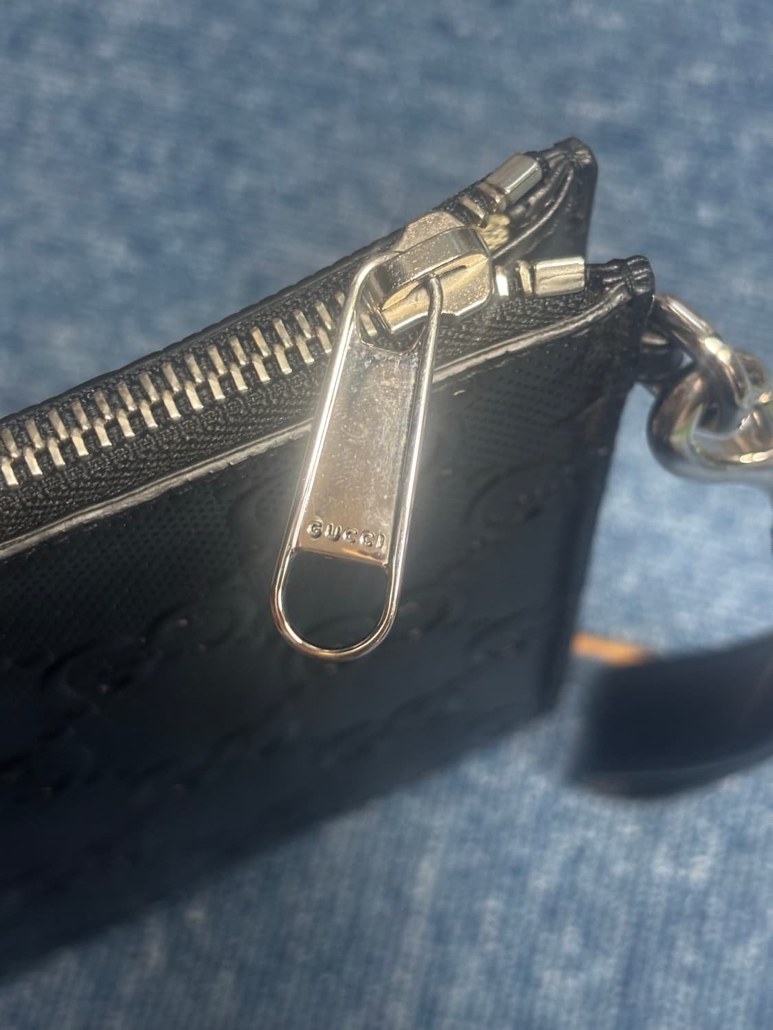구찌 GG 엠보 클러치 블랙 상품이미지3