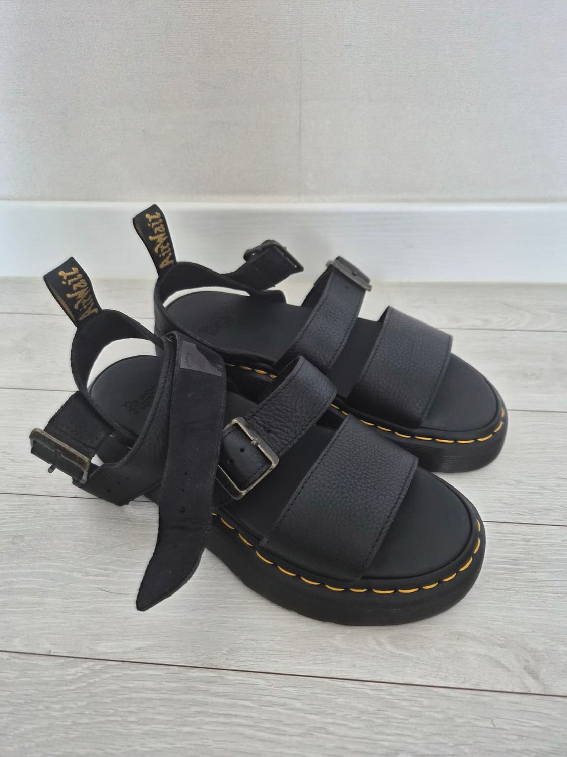 닥터마틴 샌들 팝니다(새제품) 상품이미지2
