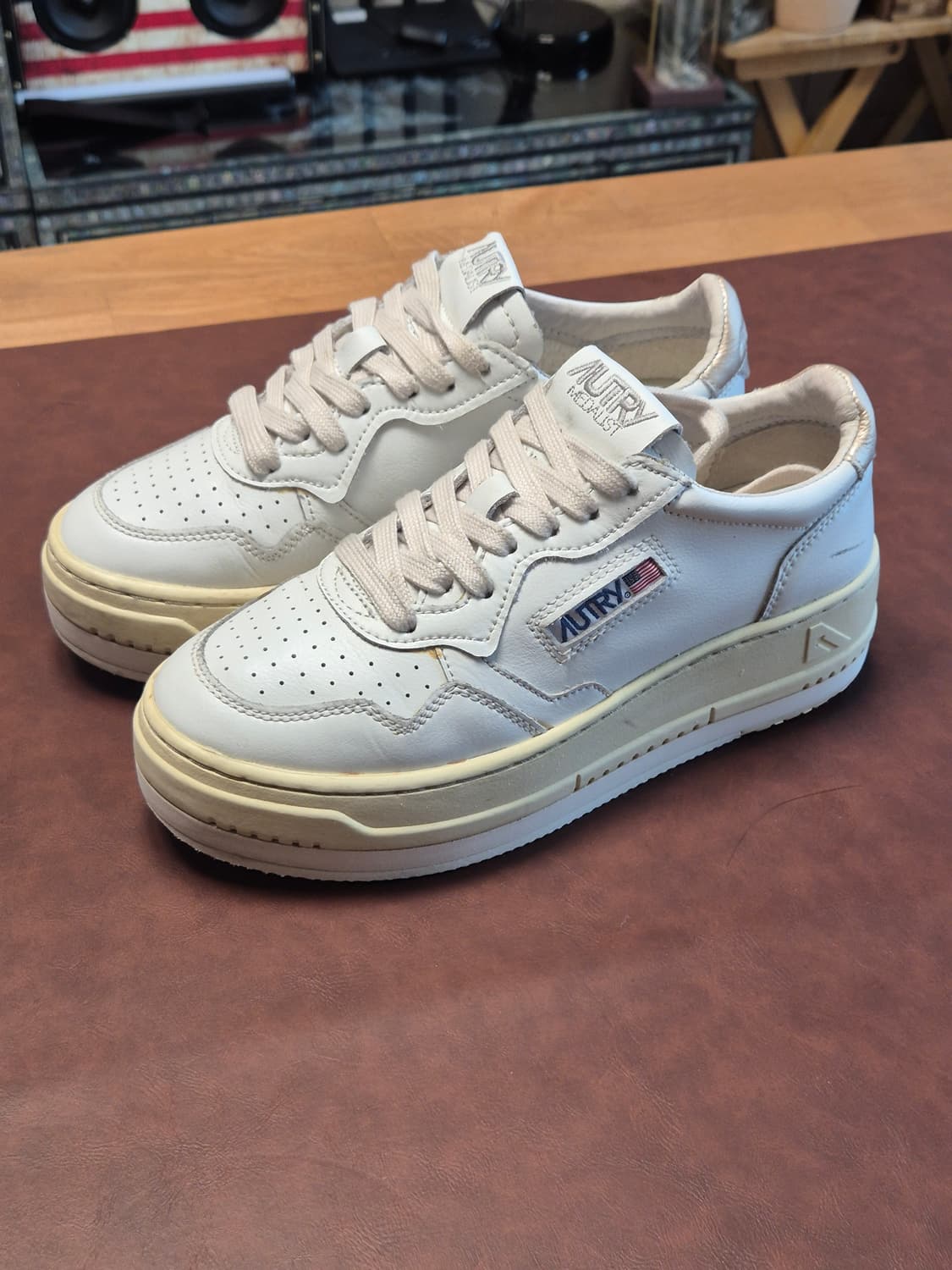 바닥보강했어요 235-240(37)  오트리 메달리스트 로우  상품이미지4