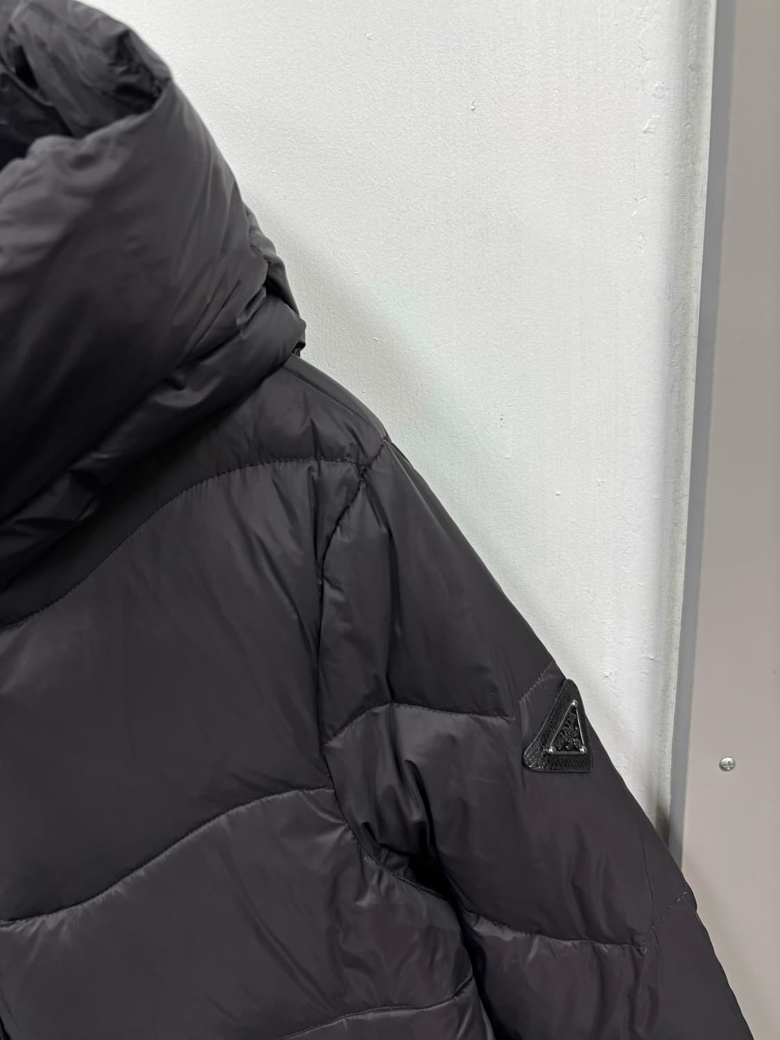 데미지) 프라다 삼각로고 롱 다운패딩44 상품이미지3