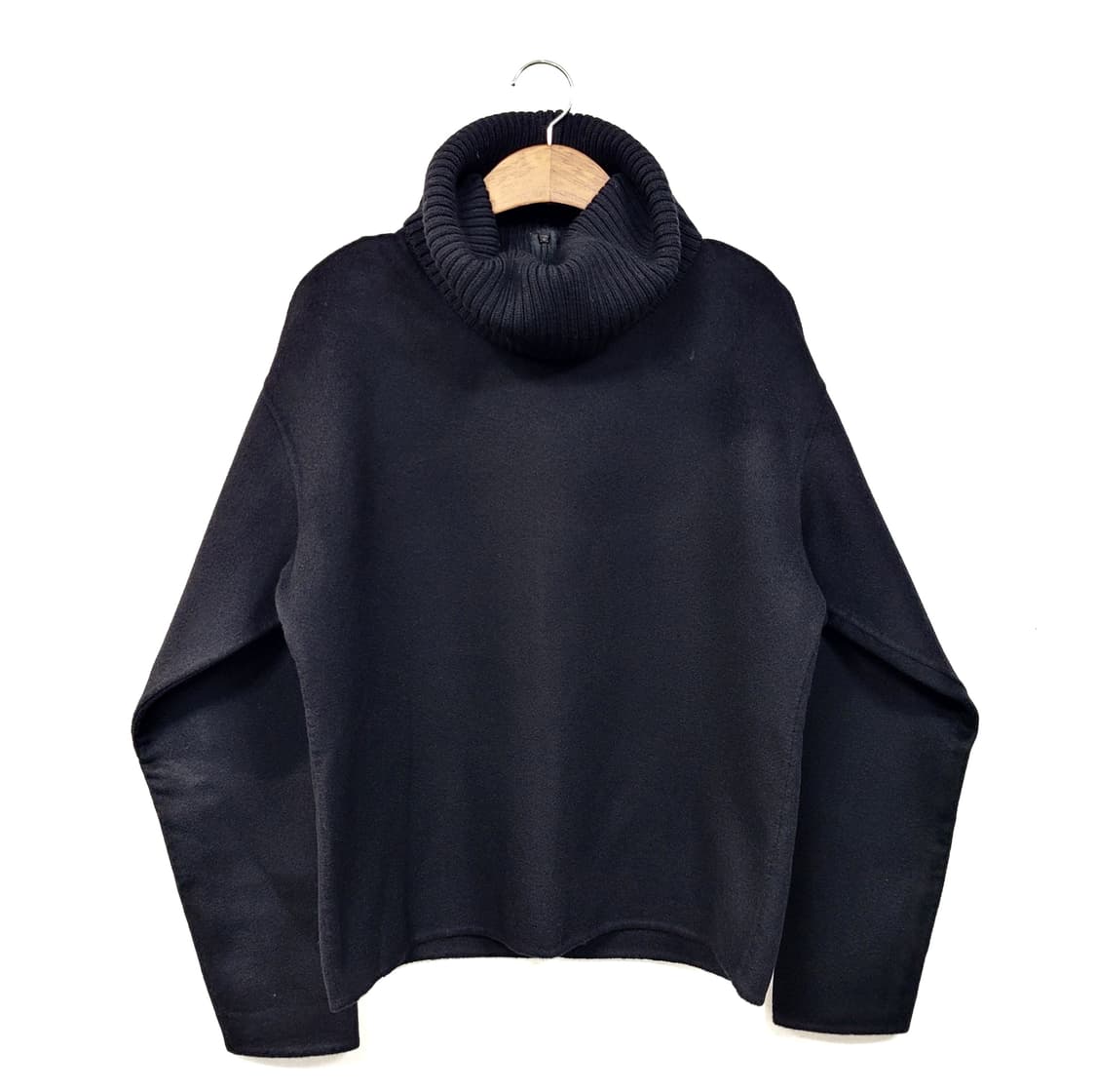 띠어리 핸드메이드 캐시미어 터틀넥 니트 상품이미지1