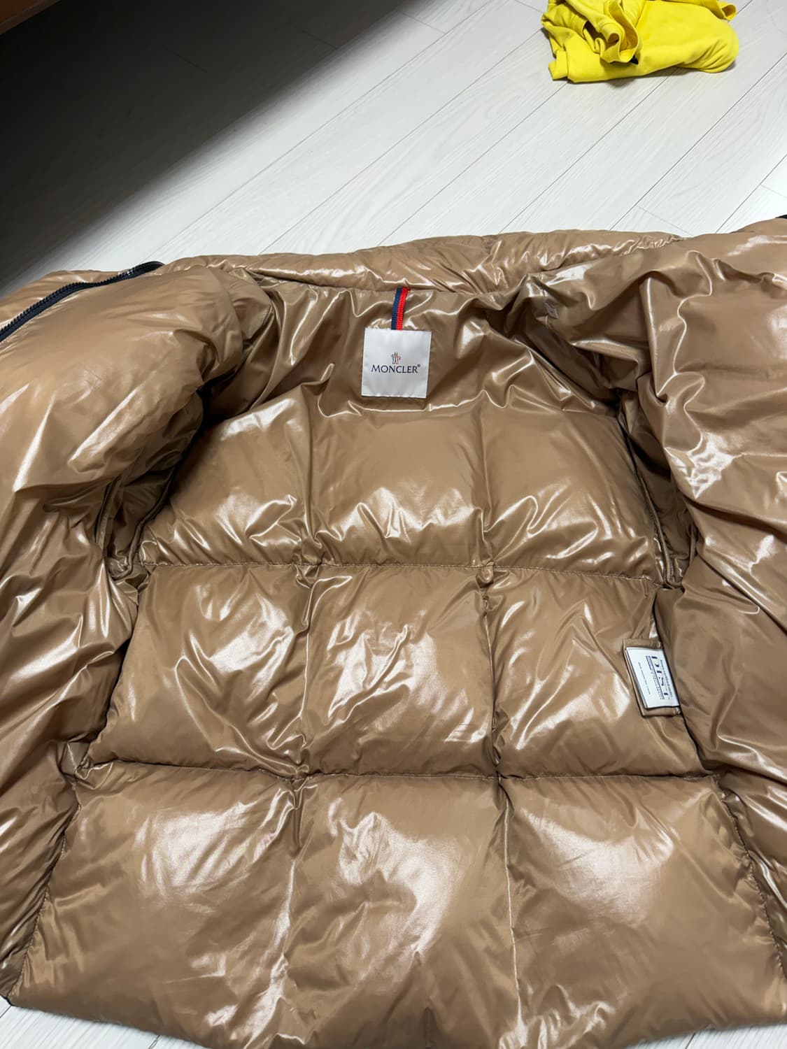 몽클레어 파라나 쇼트 다운 자켓 블랙 - 23FW 1사이즈 상품이미지3