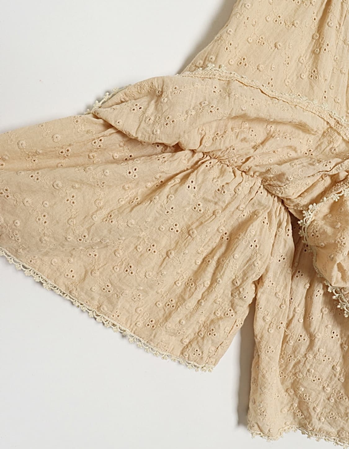 Crisp EyeletLace Tunic 상품이미지5