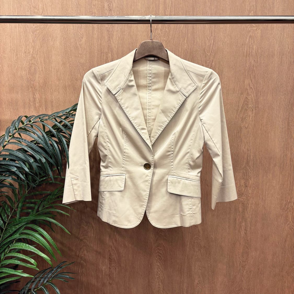 버버리 런던 코튼 블레이저 싱글 브레스티드 노치드 라펠 디테일 아이보리 상품이미지1