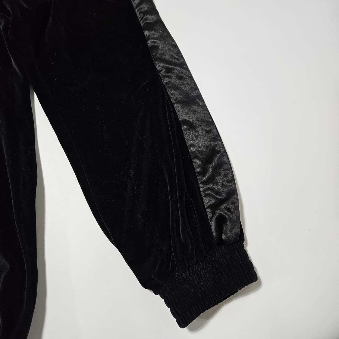 구찌 벨벳 텍스처 팬츠[L] 상품이미지2