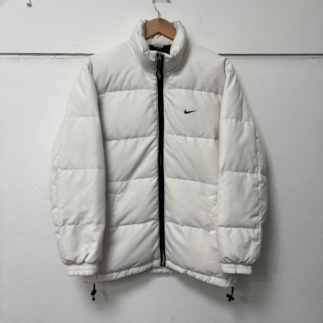 나이키 화이트 뉴챔프 패딩 상품이미지1
