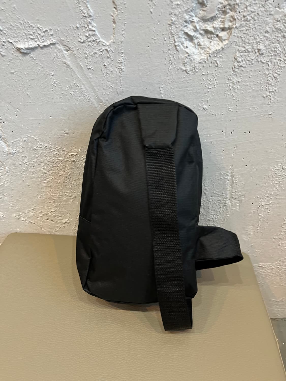 스투시 스탁로고 미니 슬링백 상품이미지3