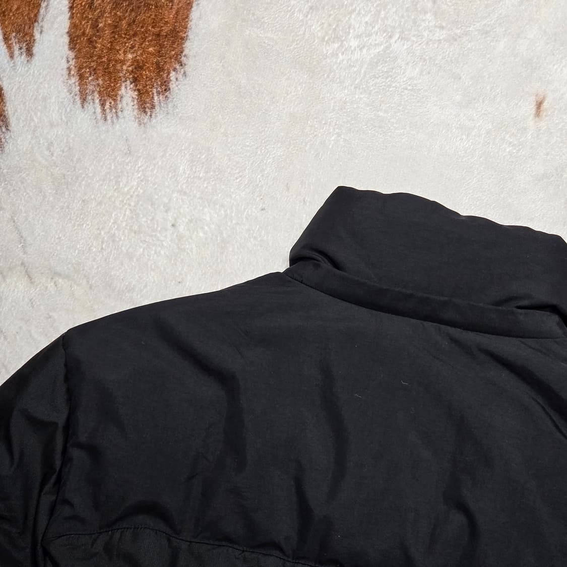 아디다스 덕다운 레드 로고 블랙 패딩 상품이미지5